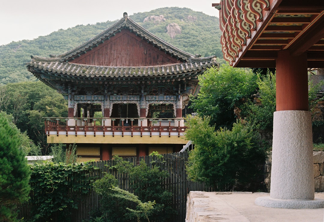 Explorando el Templo Beomeosa en Busan: un viaje a la cultura coreana - 73J5+Q8 Busan | Secret World Trip Planner