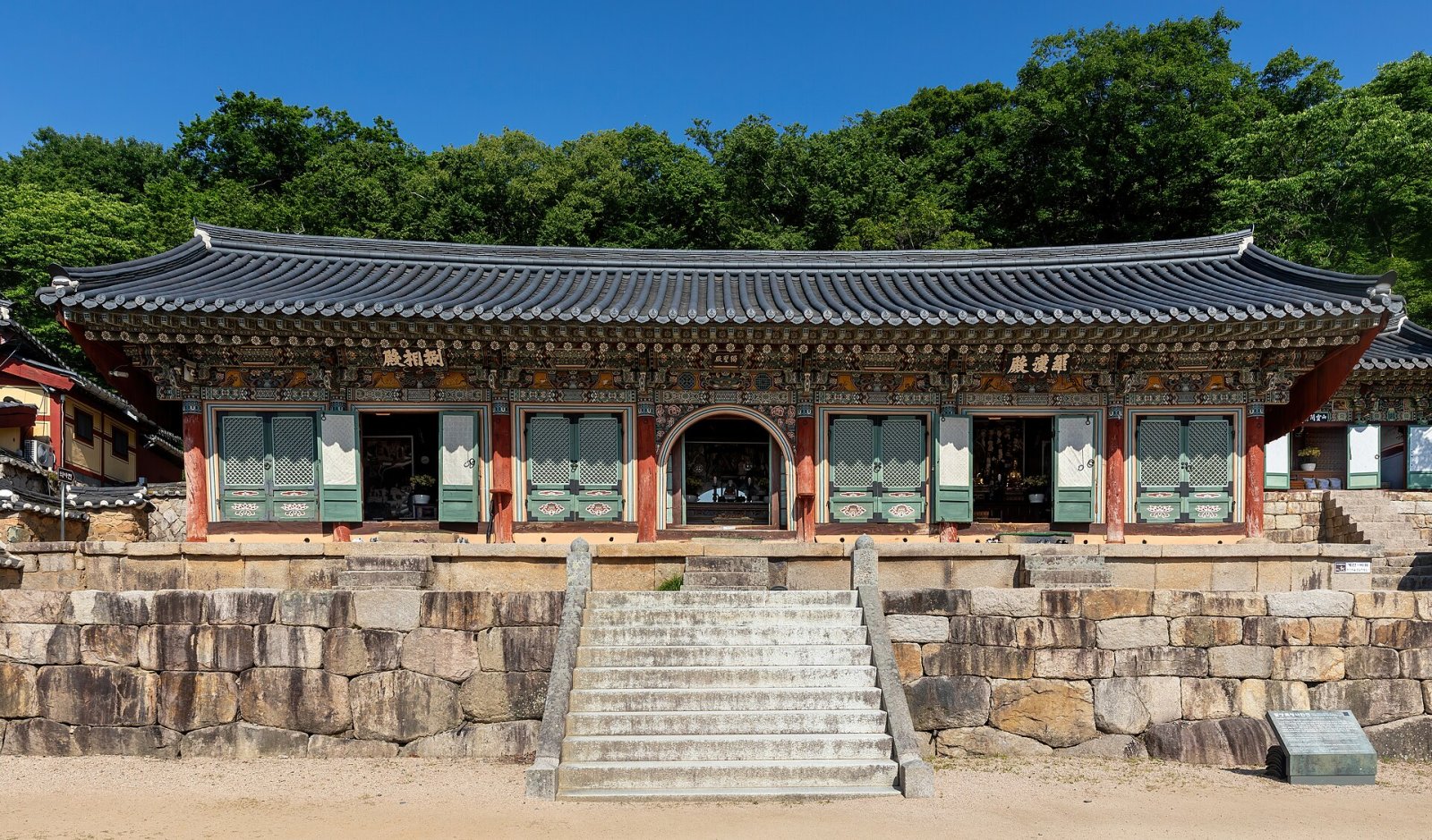 Explorando o Templo Beomeosa em Busan: uma viagem pela cultura coreana - 73J5+Q8 Busan | Secret World Trip Planner
