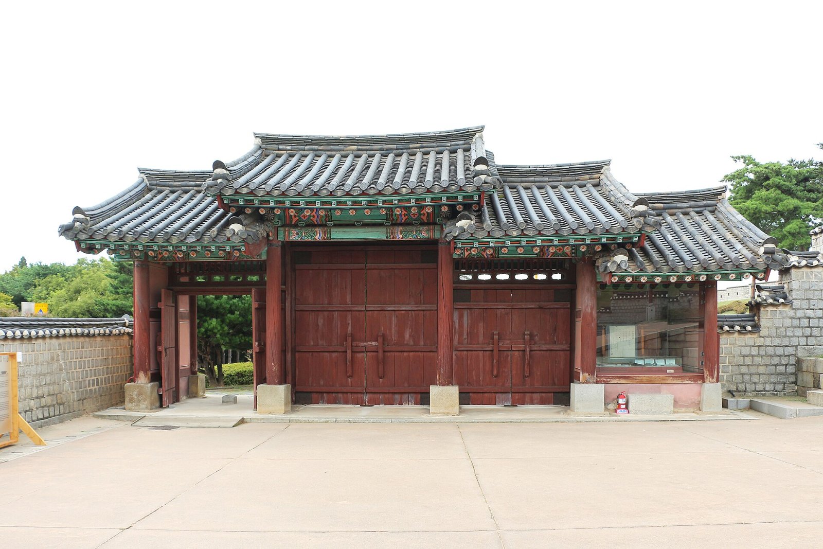 Откройте для себя крепость Хвасонг в Сувоне: Всемирное наследие - Suwon | Secret World Trip Planner