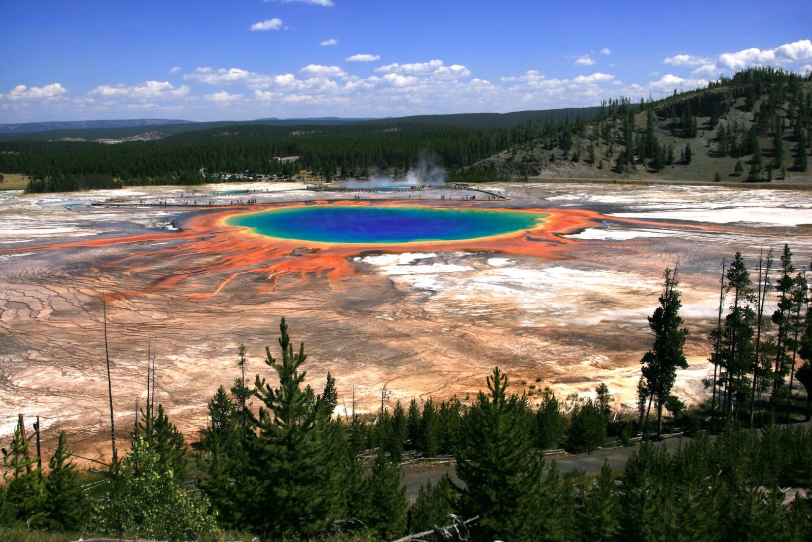 Découvrez la magie de la Grand Prismatic Spring de Yellowstone | Secret World Trip Planner