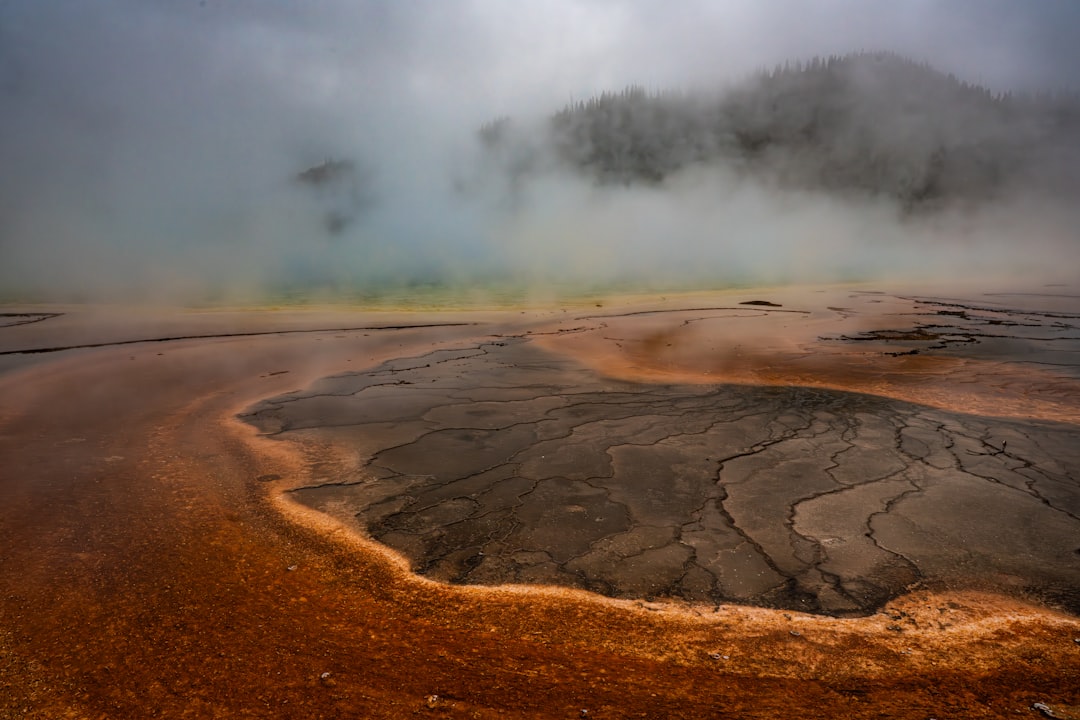 Descubra a Magia da Grand Prismatic Spring de Yellowstone | Secret World Trip Planner