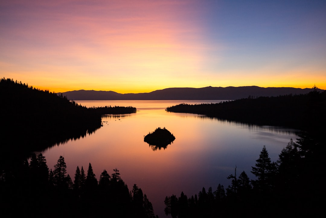 Descubre Emerald Bay State Park: una joya de California | Secret World Trip Planner