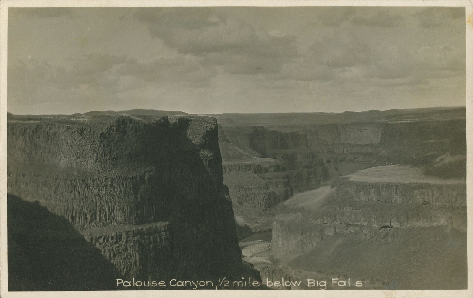 Palouse Falls : Un Paradis Naturel au Cœur de Washington | Secret World Trip Planner