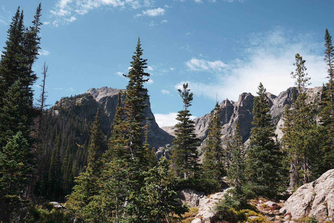 Descubre la Magia del Parque Nacional Rocky Mountain en Colorado | Secret World Trip Planner