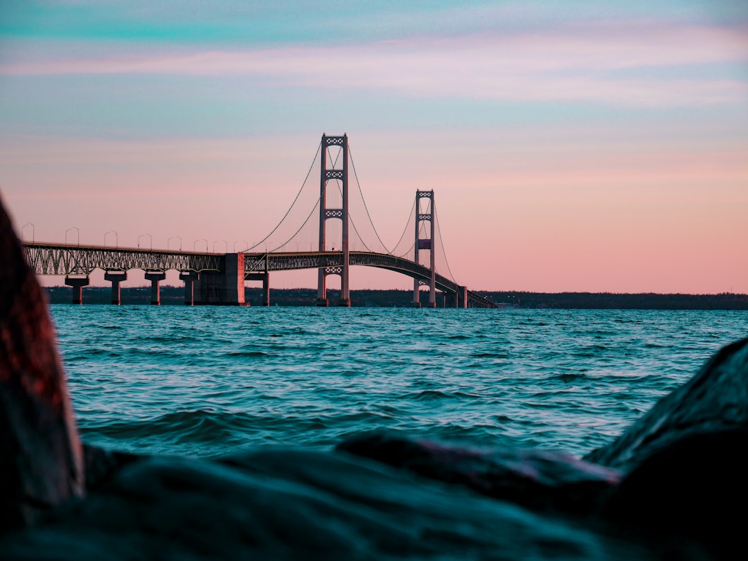 Mackinac-Brücke: Eine Verbindung zwischen zwei Welten - Mackinaw City | Secret World Trip Planner