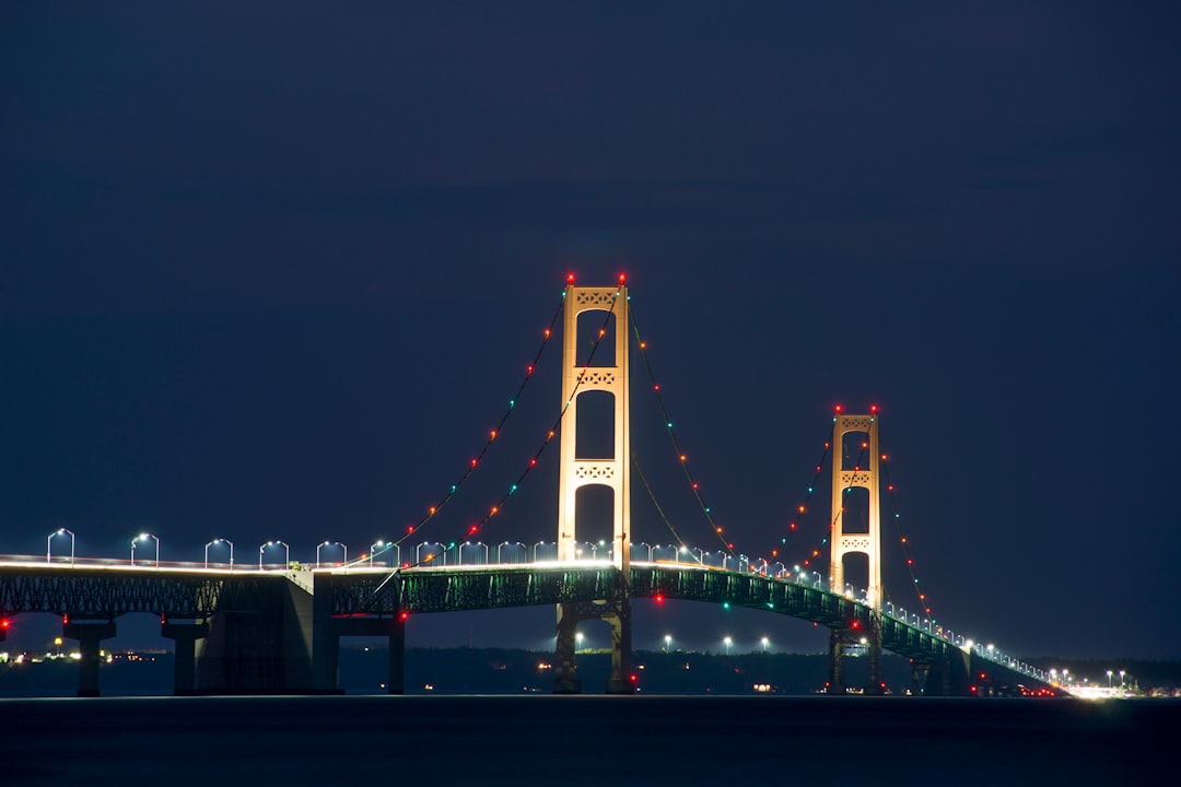 Мост Макино: Связь между двумя мирами - Mackinaw City | Secret World Trip Planner