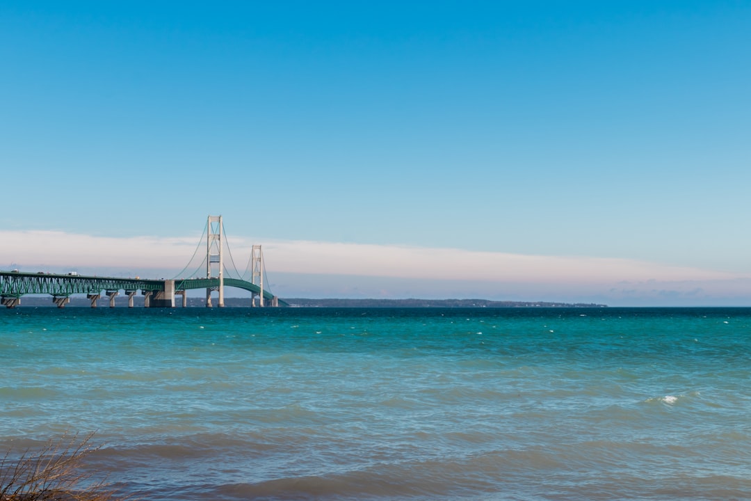 Мост Макино: Связь между двумя мирами - Mackinaw City | Secret World Trip Planner