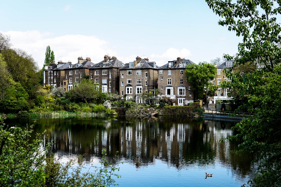 Descubre Hampstead Heath: Los Jardines Ocultos de Londres - Londra | Secret World Trip Planner