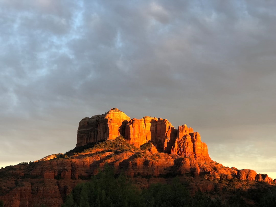 Descubre la Magia de Cathedral Rock en Sedona, Arizona - Sanmenxia | Secret World Trip Planner