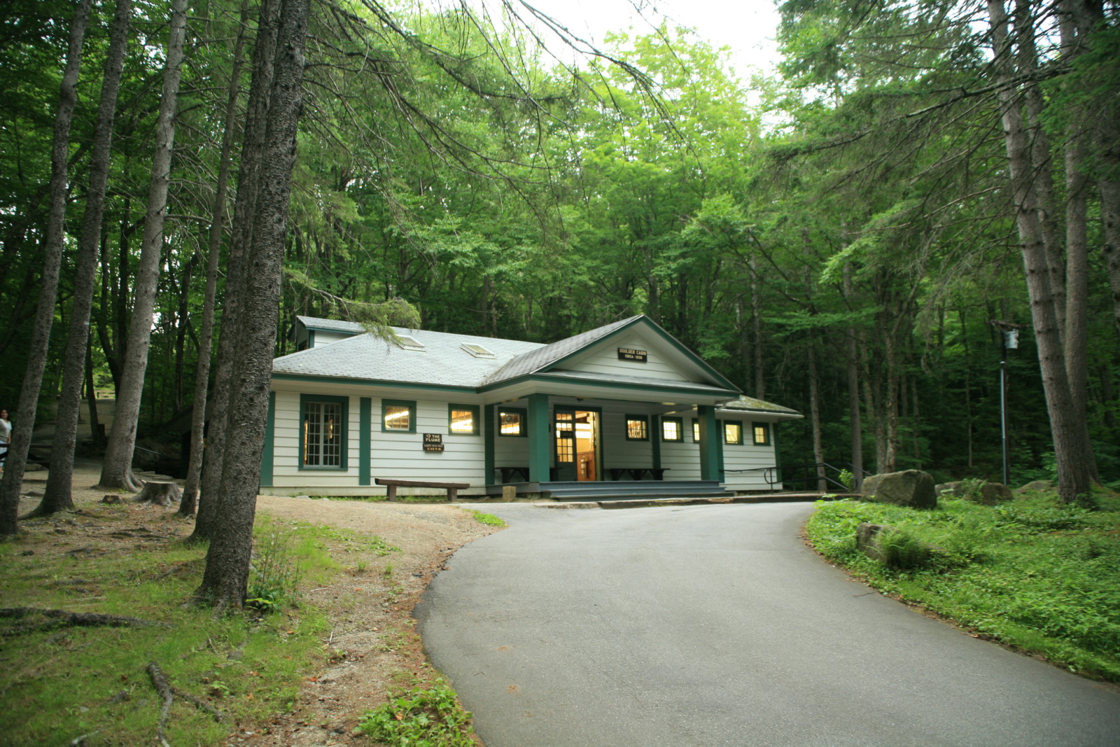 Descubre la belleza del Franconia Notch State Park en New Hampshire | Secret World Trip Planner