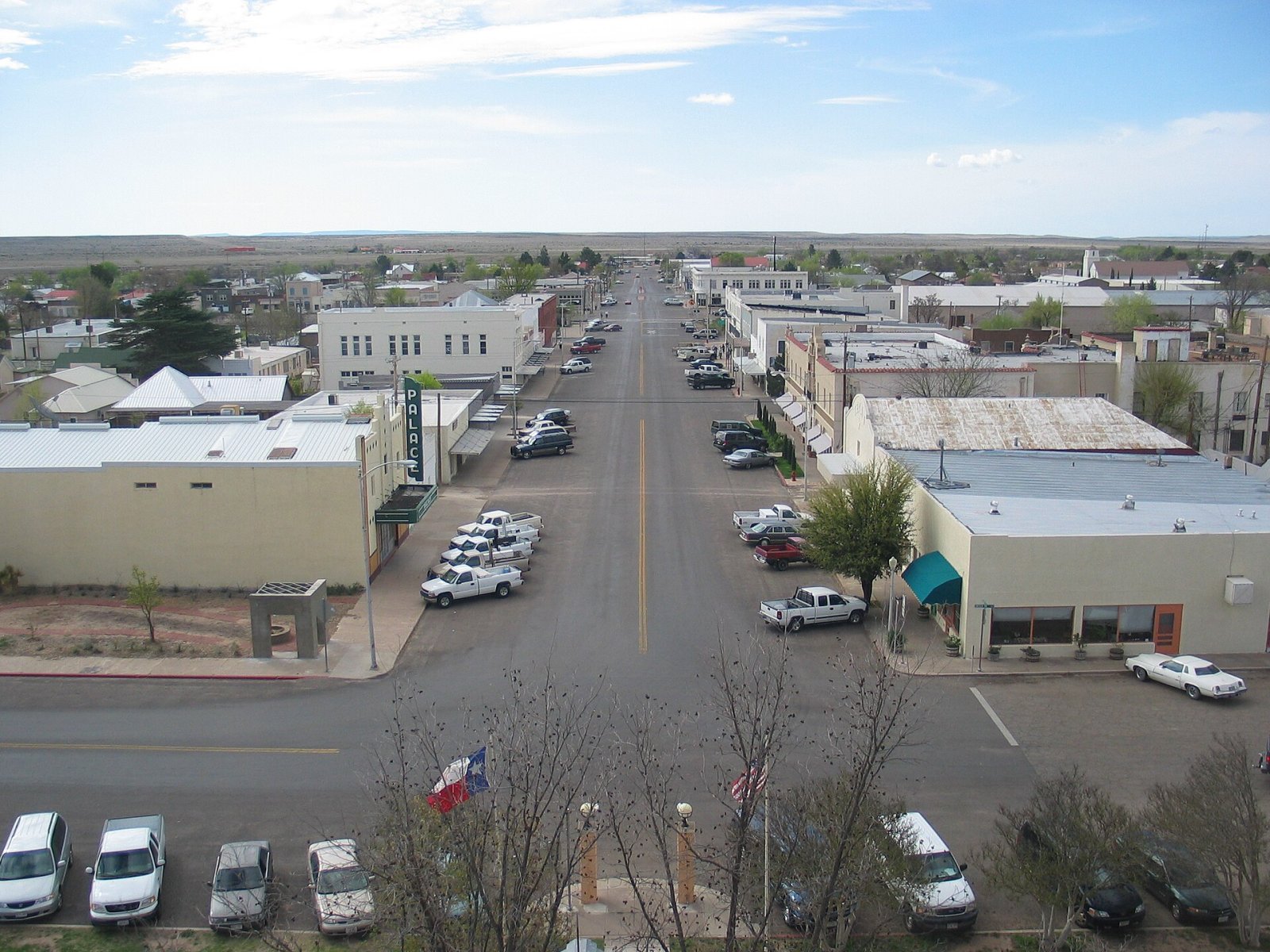 Marfa, Texas: Art and Mystery in the Heart of the Desert - Cheng Du Shi | Secret World Trip Planner