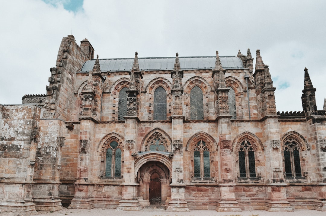 Entdecken Sie die Magie der Rosslyn Chapel in Schottland | Secret World Trip Planner