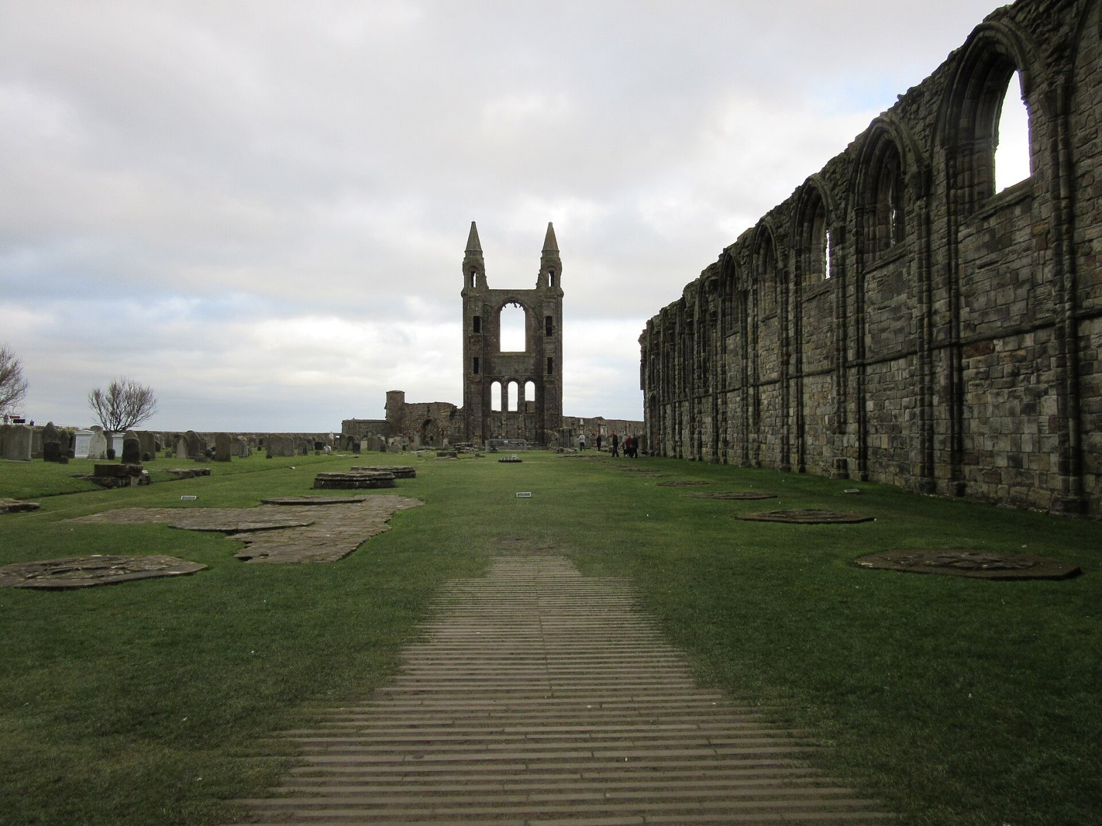 Descubra a Catedral de St Andrews: um tesouro cultural da Escócia | Secret World Trip Planner
