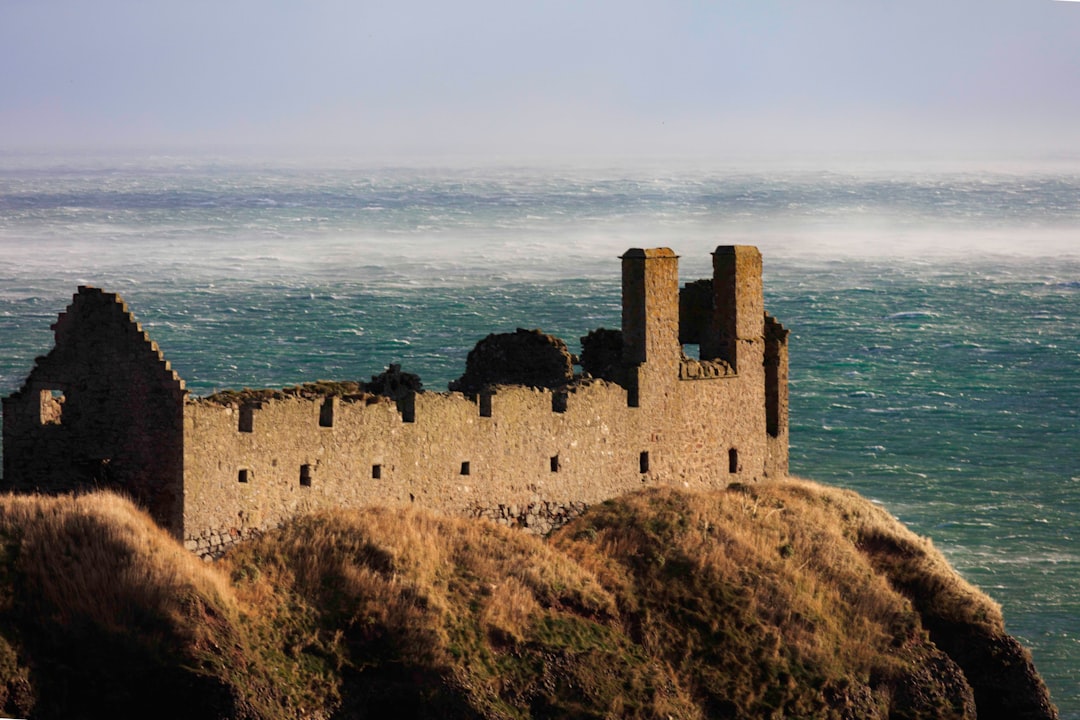 Découvrez la magie du château de Dunnottar à Stonehaven | Secret World Trip Planner