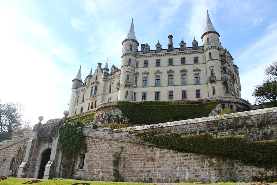 Découvrez le château de Balmoral : Histoire et beauté en Écosse | Secret World Trip Planner