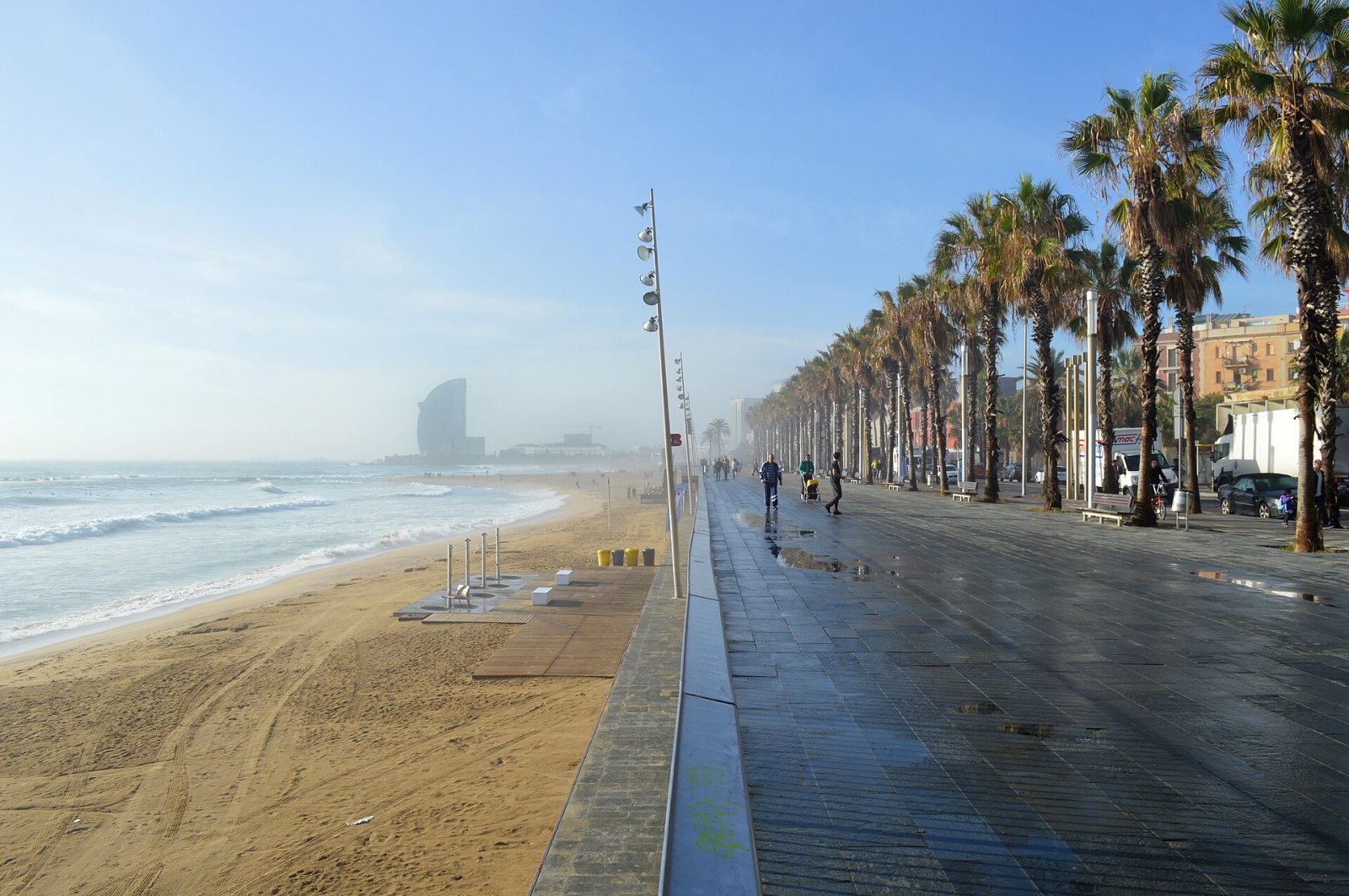 探索巴塞罗那的巴塞罗内塔海滩:巴塞罗那的瑰宝 - Barcelona | Secret World Trip Planner