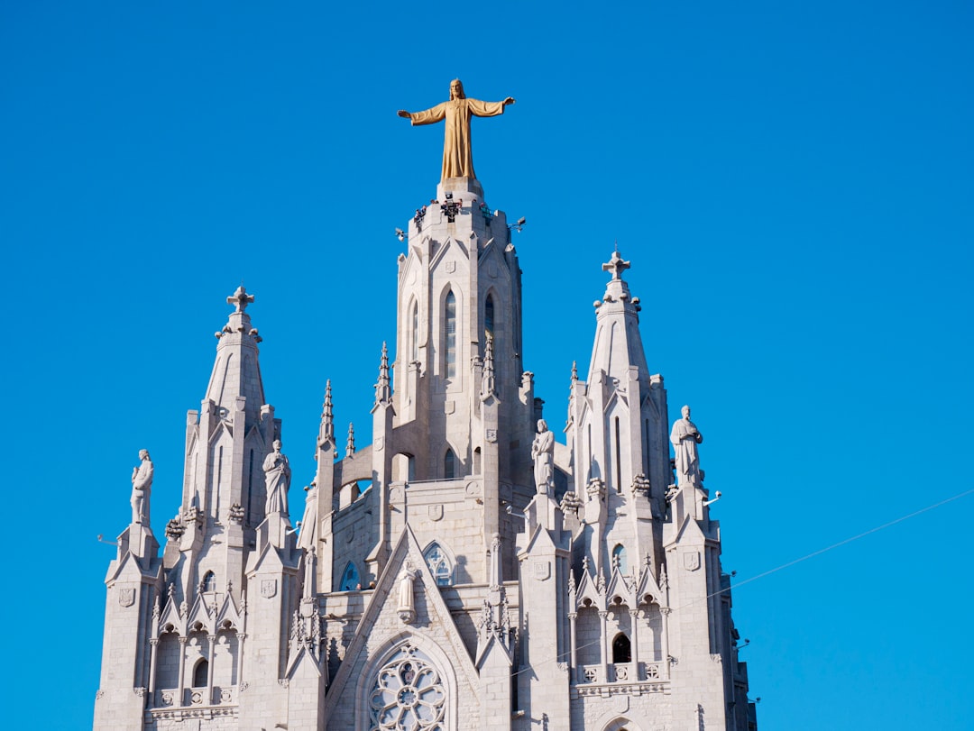 Descubre el Tibidabo: La Vista Panorámica de Barcelona - Barcelona | Secret World Trip Planner