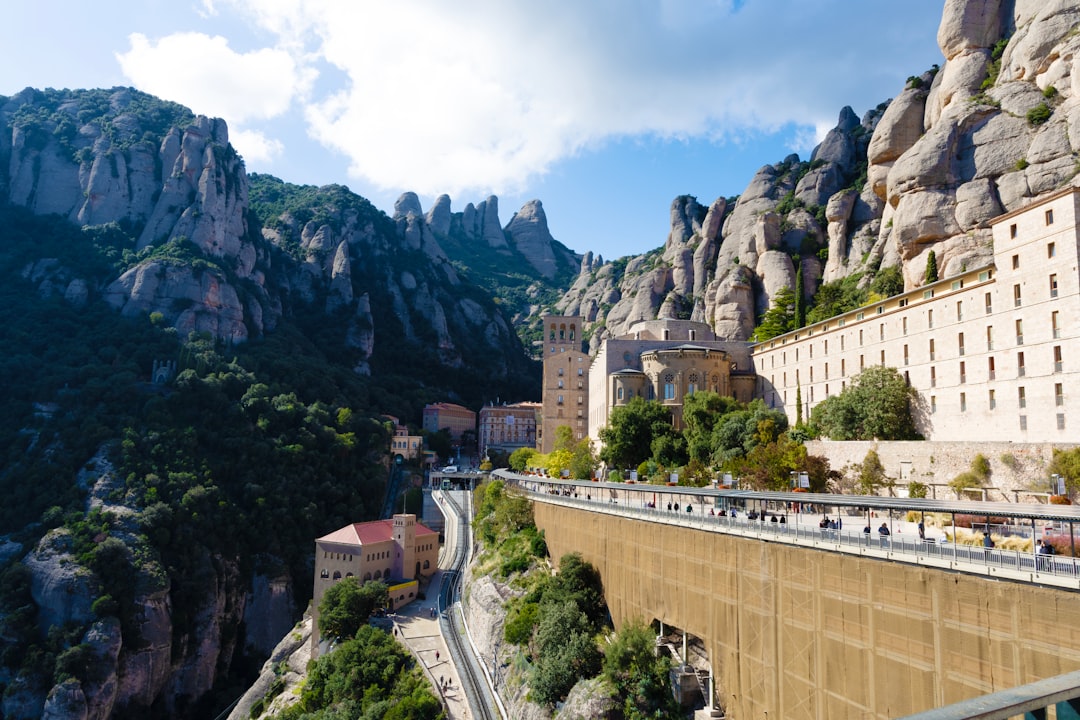 Descubra o Mosteiro de Montserrat: uma joia da Catalunha - Monestir de Montserrat | Secret World Trip Planner
