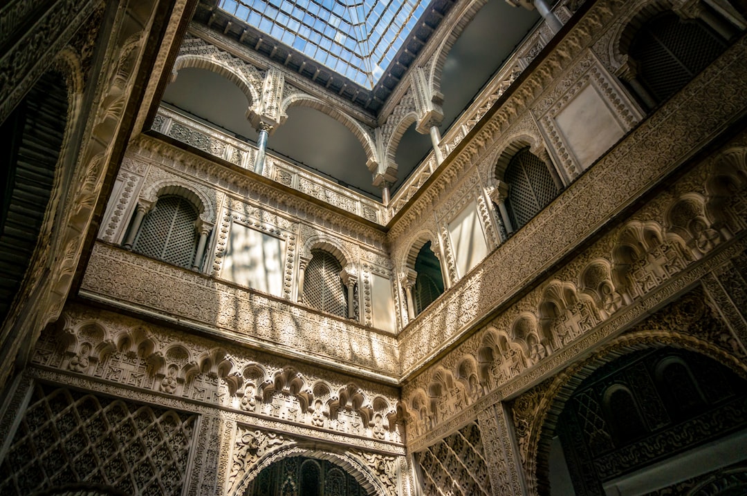 Descubre el Alcázar de Sevilla: una joya de la historia andaluza | Secret World Trip Planner