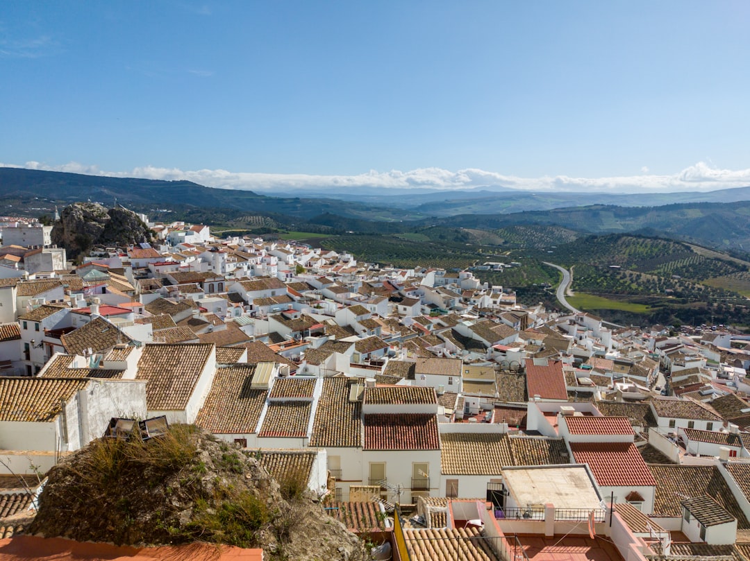 Die Weißen Dörfer Andalusiens erkunden: Arcos de la Frontera — Kaous