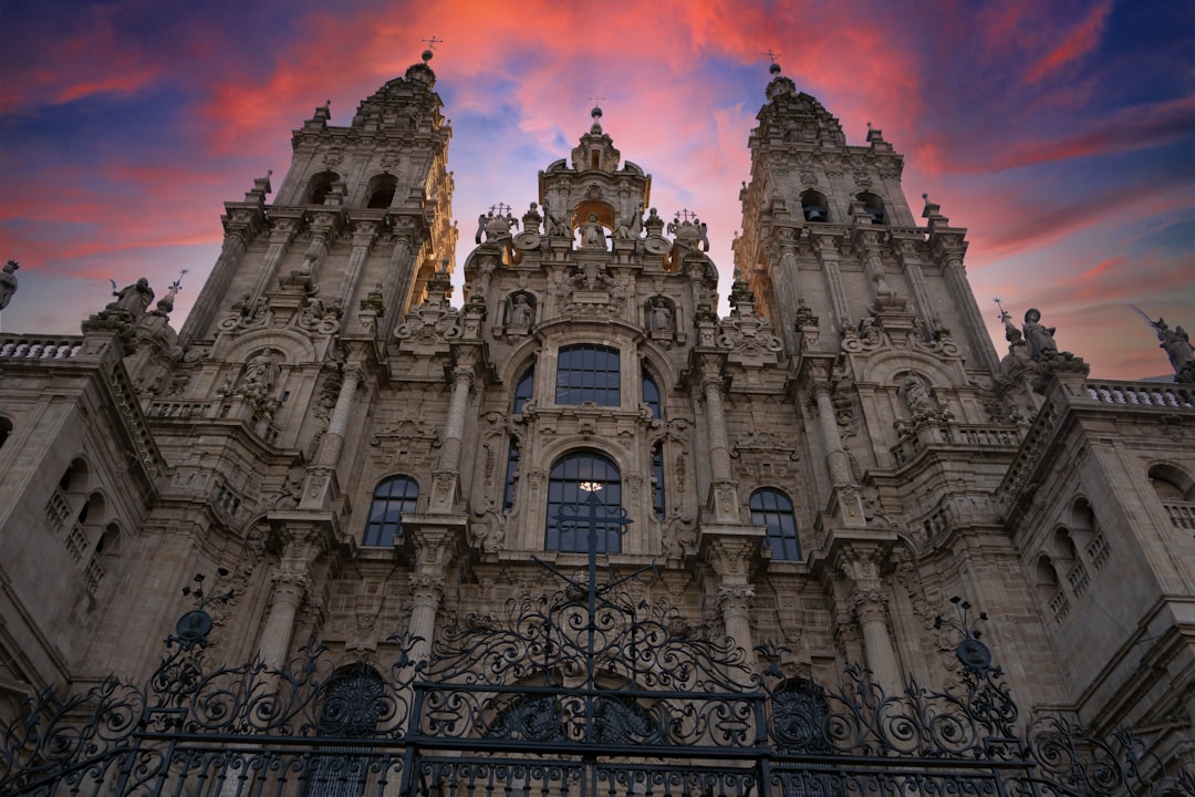 Descubre la Catedral de Santiago de Compostela: un viaje en la historia | Secret World Trip Planner