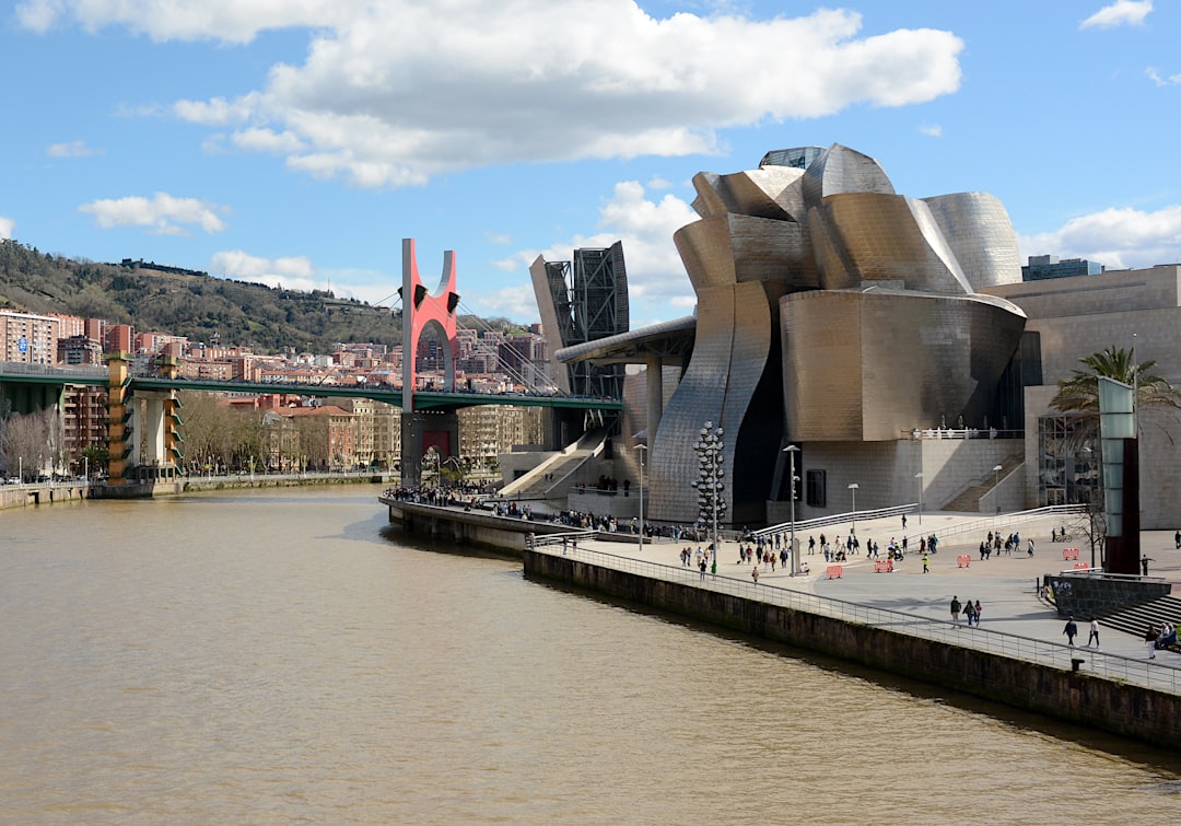 Découvrez le musée Guggenheim de Bilbao : un chef-d'œuvre de l'art contemporain - Sallèles-d'Aude | Secret World Trip Planner