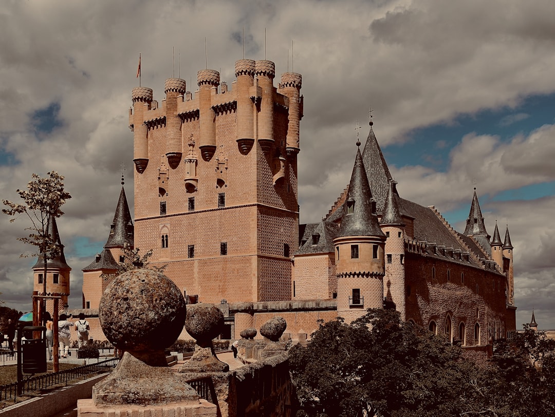 Scopri l'Alcázar di Segovia: un castello da fiaba in Spagna | Secret World Trip Planner
