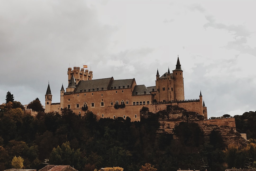 Entdecken Sie das Alcázar von Segovia: ein Märchenschloss in Spanien | Secret World Trip Planner