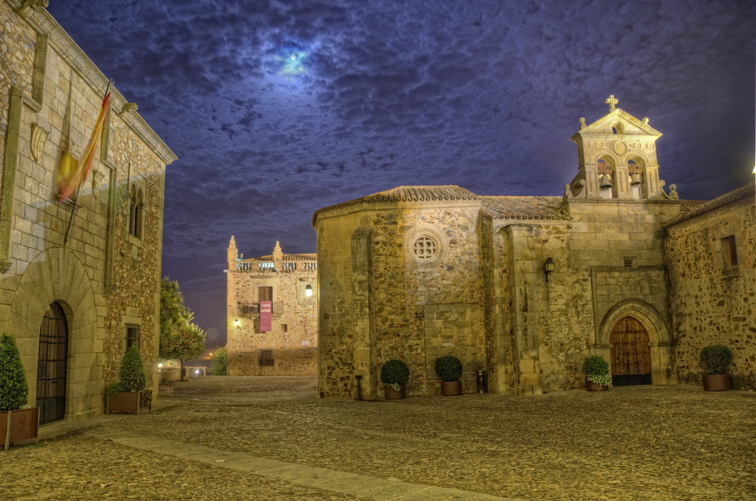 Découvrez la vieille ville de Cáceres : Un voyage dans l'histoire de l'Espagne | Secret World Trip Planner