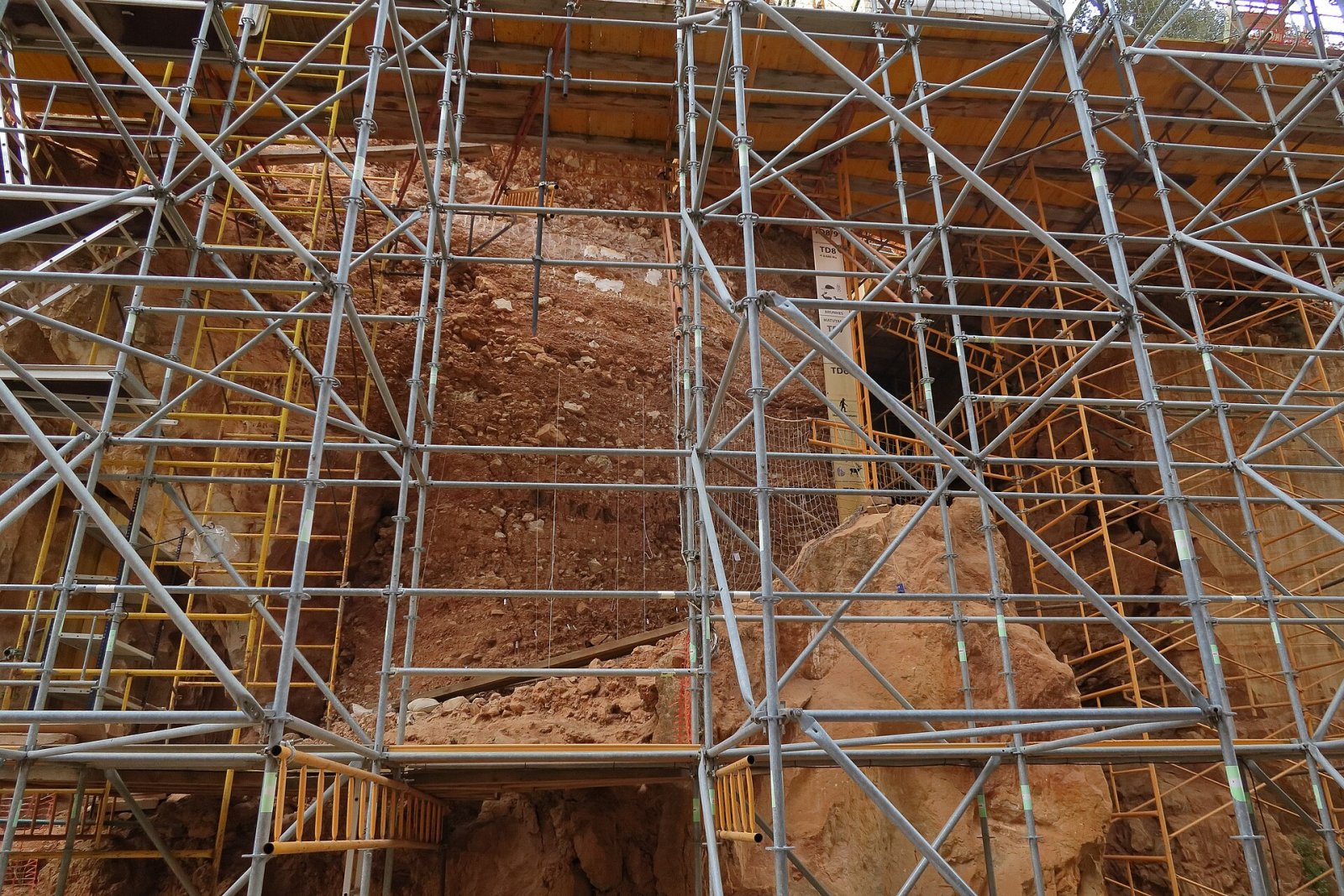 Explorando el Sitio Arqueológico de Atapuerca: Un Viaje a la Prehistoria | Secret World Trip Planner