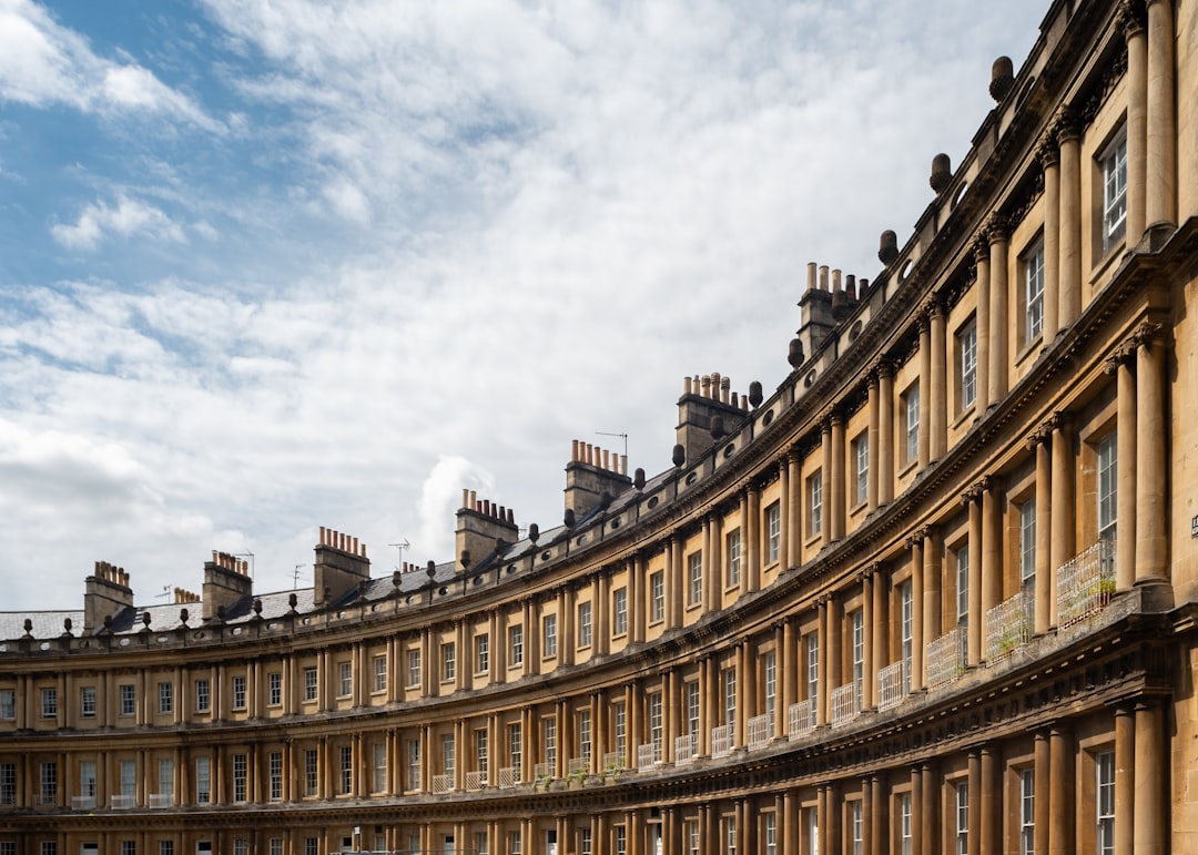 Descubra o Bath Royal Crescent: uma joia cultural na Inglaterra | Secret World Trip Planner