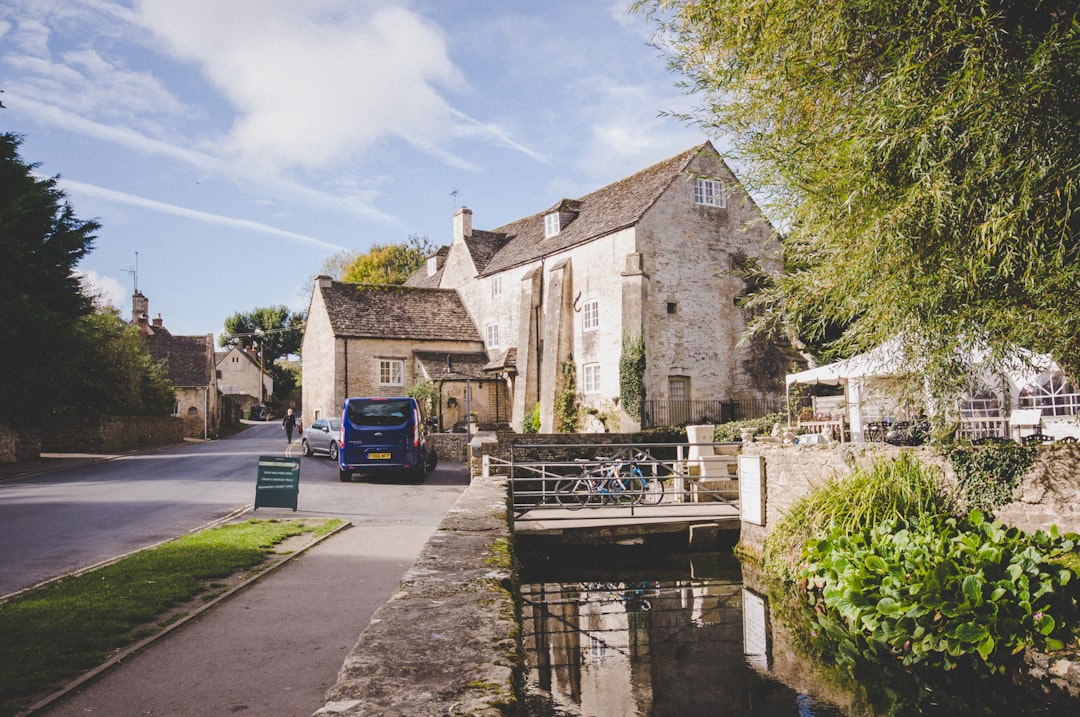Découvrez Bibury : un joyau culturel au cœur de l'Angleterre | Secret World Trip Planner