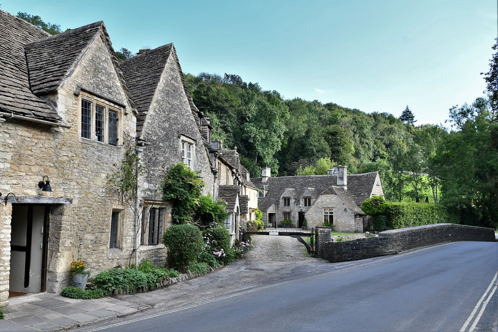 Descubriendo Castle Combe: el pueblo más bonito de Inglaterra | Secret World Trip Planner