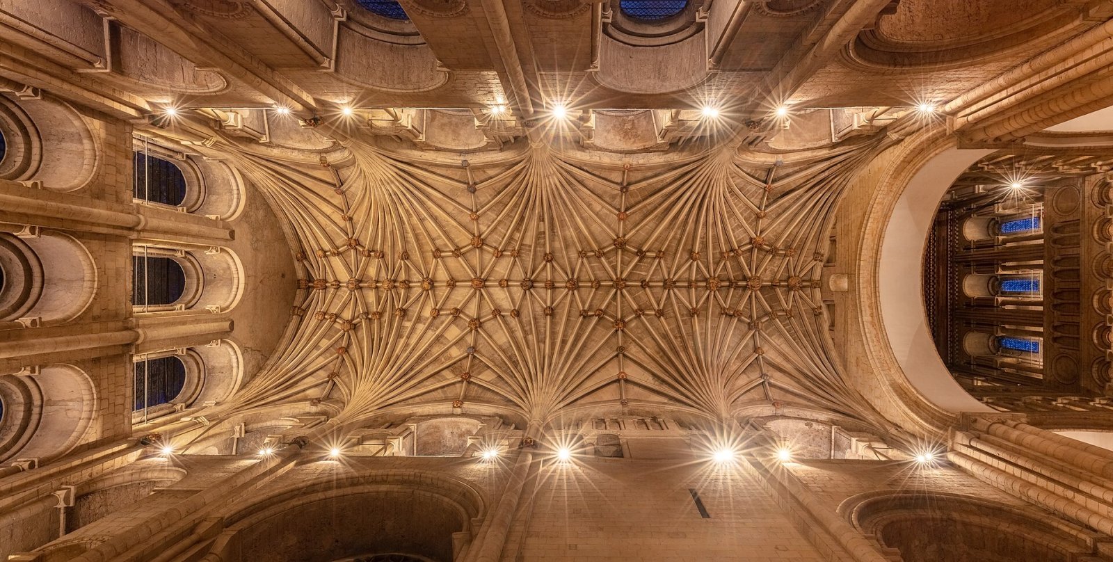 Scopri la Maestosità della Cattedrale di Norwich - Norfolk | Secret World Trip Planner