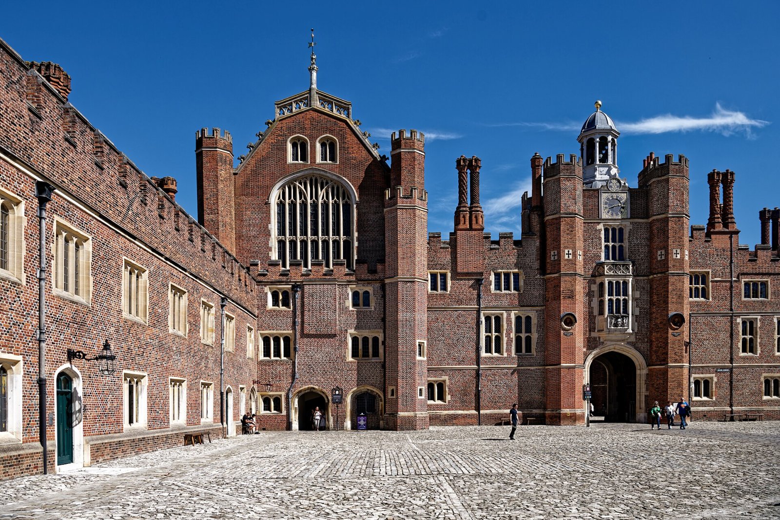 Entdecken Sie die Geschichte und Schönheit von Hampton Court Palace - C83Q+C4 Gravesend | Secret World Trip Planner