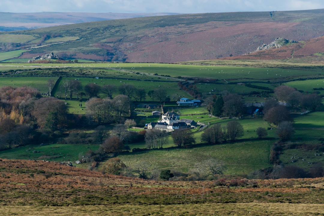 Descubre el encanto del Parque Nacional de Dartmoor en Inglaterra - HX28+2M Lens | Secret World Trip Planner