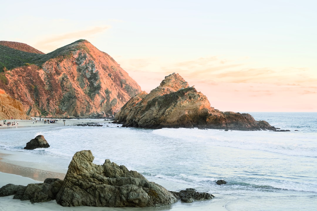 Descubra a Praia Pfeiffer: O Paraíso em Big Sur - Big Sur | Secret World Trip Planner
