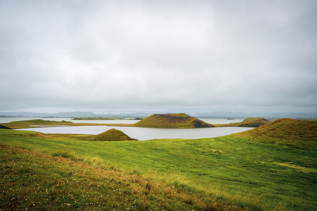 自然放松的温泉:米湖的地球泻湖 - Jarðbaðshólar | Secret World Trip Planner