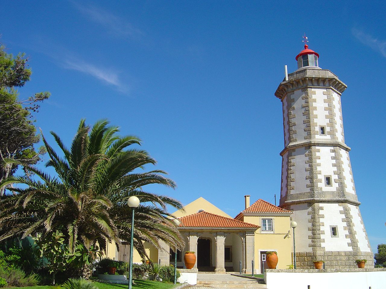 ポルトガルの宝石、ファロル・ダ・ギアを発見しよう - Cascais | Secret World Trip Planner