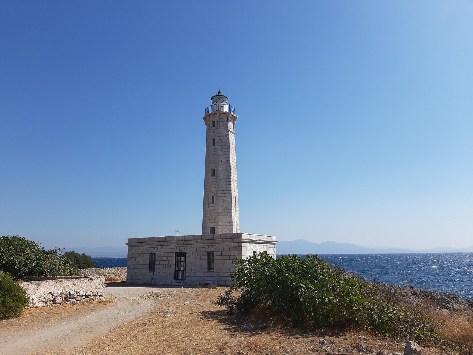 Descubre el Faro de Gythio: una joya de la Mani griega - Κρανάης | Secret World Trip Planner