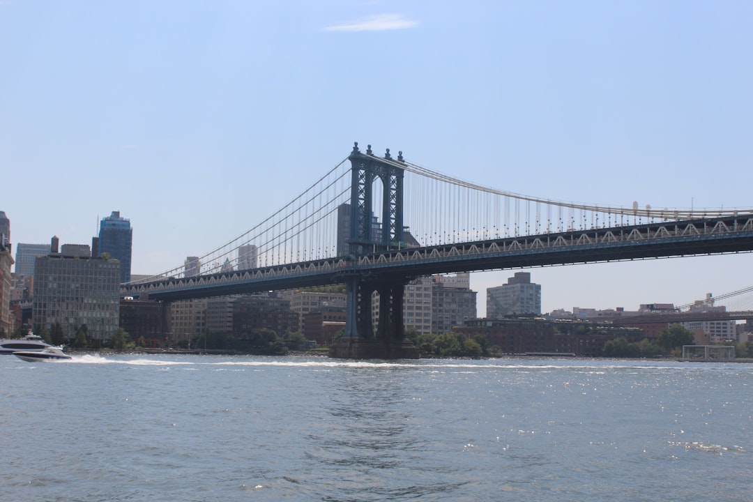 Откройте для себя Высокий Мост: Скрытое Сокровище Нью-Йорка - New York | Secret World Trip Planner