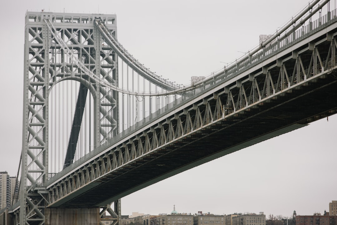 ハイブリッジを発見：ニューヨークの隠れた宝 - New York | Secret World Trip Planner