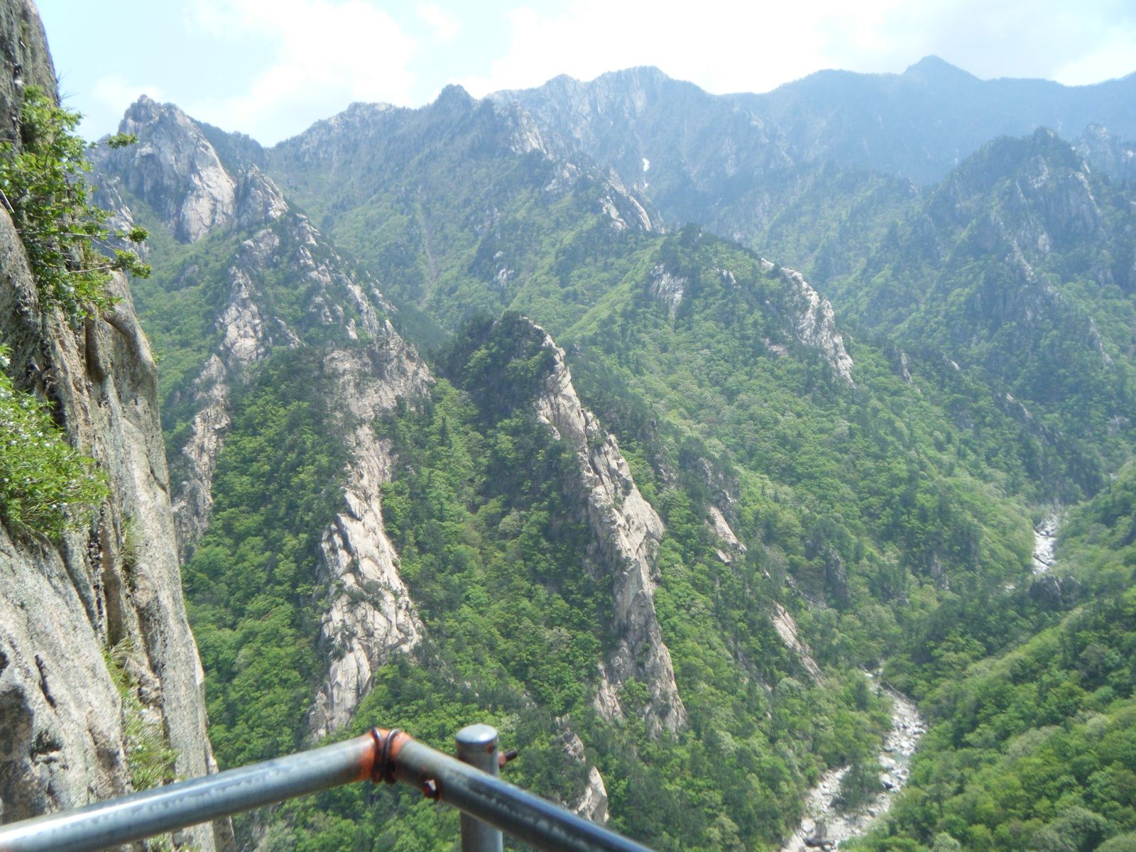 Descubra Hwachaebong: o pico escondido da Coreia do Sul - Sokcho-si | Secret World Trip Planner