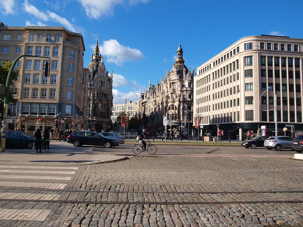 Entdecken Sie den Charme des Diamantenviertels in Antwerpen - Quellinstraat 21 | Secret World Trip Planner