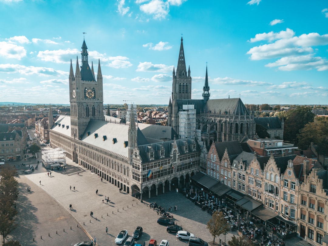 Menin Gate : le monument commémoratif à Ypres - Grote Markt 34 | Secret World Trip Planner