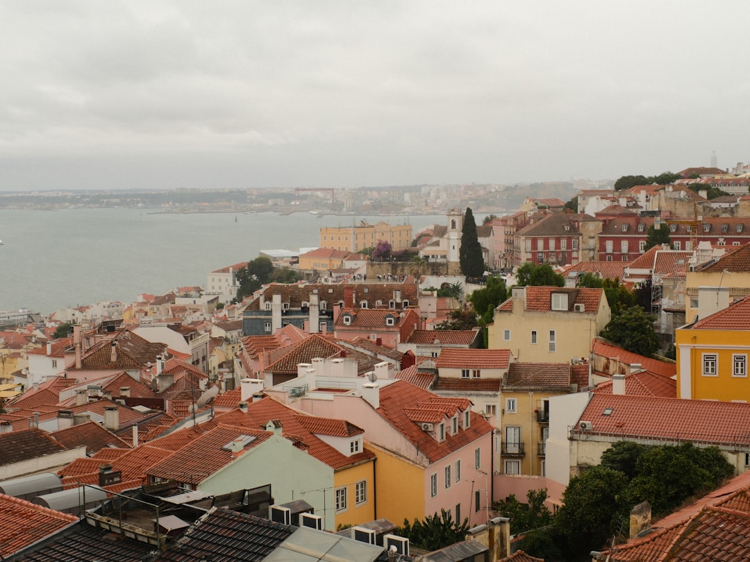 Découvrez le Charme du Quartier Alfama de Lisbonne | Secret World Trip Planner