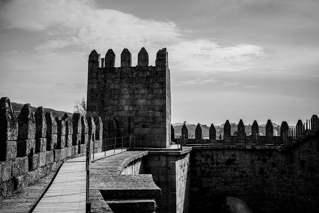 Entdecken Sie das historische Zentrum von Guimarães, dem Herzen Portugals | Secret World Trip Planner