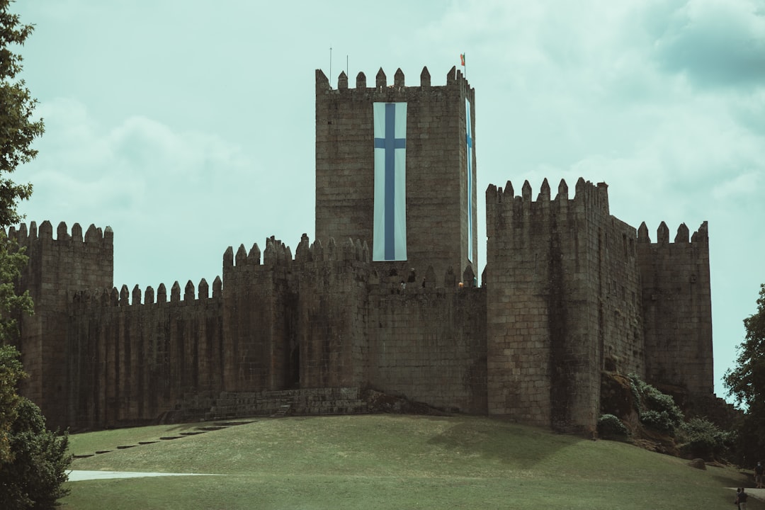 Descubra o Centro Histórico de Guimarães, o Coração de Portugal | Secret World Trip Planner