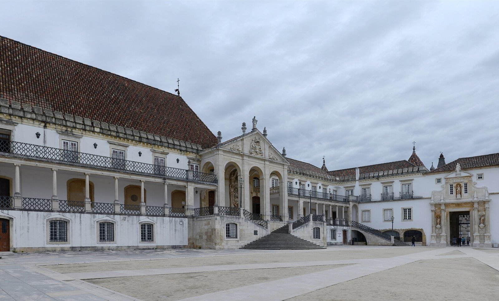 Descubra a Universidade de Coimbra: Um Tesouro Cultural de Portugal - Tresnuraghes | Secret World Trip Planner