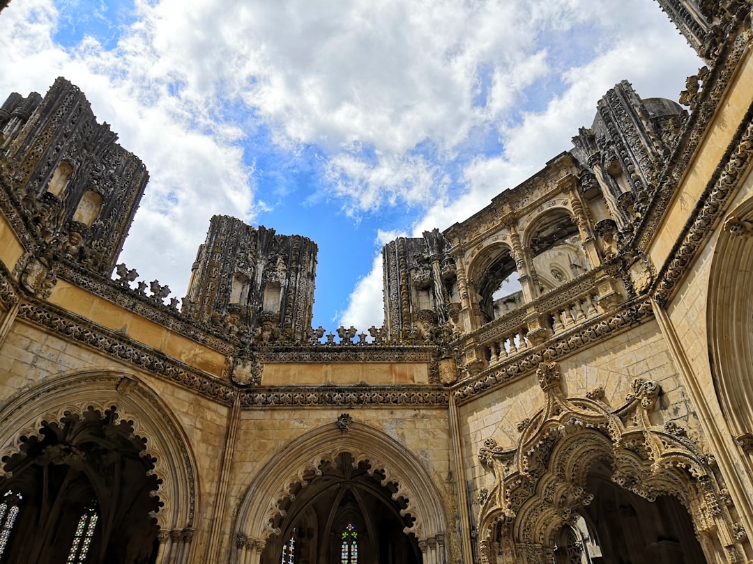 Esplora il Monastero di Batalha: un gioiello del Portogallo - Collinas | Secret World Trip Planner